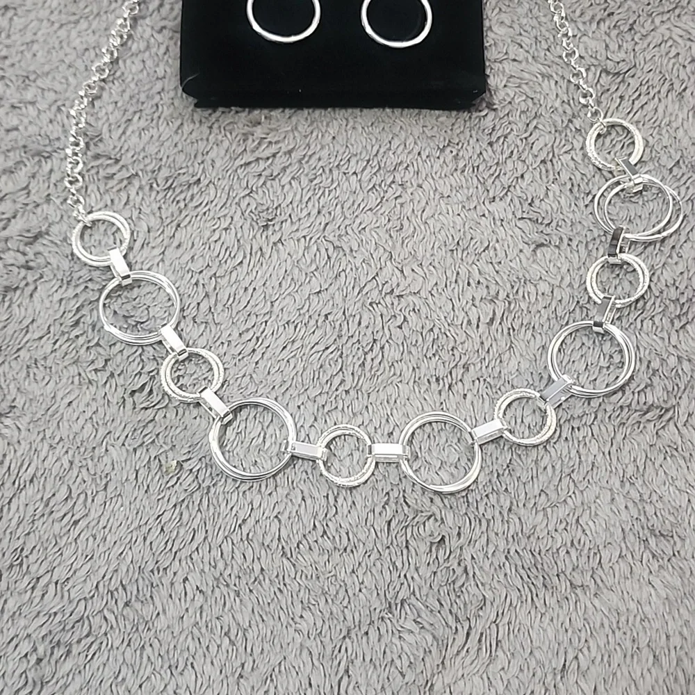 Avon Rising Star Circle Link Giftset - Picture 3 of 4